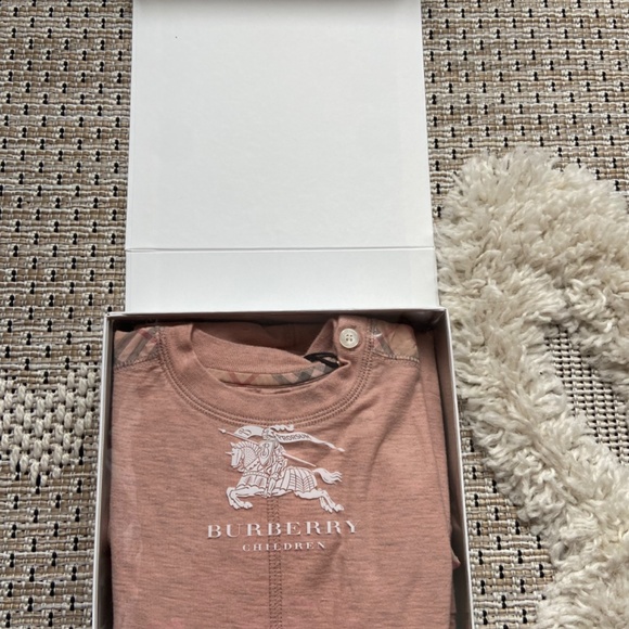 Burberry three piece set for baby 12M - Picture 2 of 3